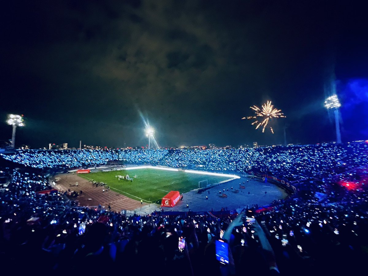 ConlaUSiempre_'s tweet photo. Se puede jugar un partido en el Campeonato Nacional a las 9 de la noche con más de 40 mil personas? 

Se puede. https://t.co/56KwVWyOBl
