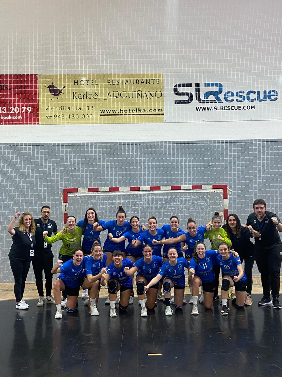 atlbasauri's tweet image. Victoria de las chicas DHP @grupokursaal Basauri en un partido muy competitivo ante @amenabarzarautz 29- 31 , victoria importante  en una cancha siempre difícil !! seguimos sumando !! Zorionak nekak !! 💙💙🤾🤾‍♀️🔥🔥
#bihotzurdina 
#GrupoKursaalBasauri 
#BasauriNuncaSeRinde