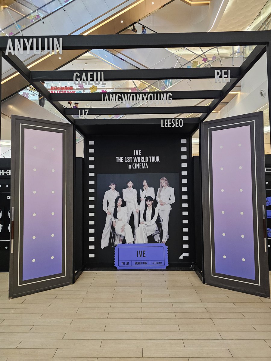 GunleeGu's tweet photo. IVE THE 1ST WORLD TOUR in CINEMA
POP-UP STORE
아늑한 영화관 분위기가 물씬 풍기면서 너무나도 예쁘고 아름답게 깔끔하게 잘 꾸며진 것 같아요!
팝콘이 땡기는 맛이랄까 🍿🍿
#IVE #아이브
#SHOW_WHAT_I_HAVE
#IVE_WORLD_TOUR_IN_CINEMA
#아이브더퍼스트월드투어인시네마
#IVE_POPUP
#사운드웨이브 https://t.co/W2U00ZiWr9