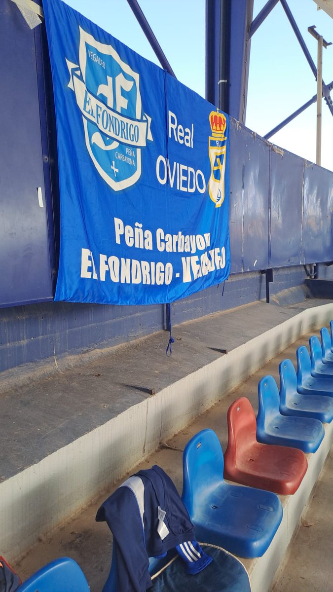 Ya tenemos a nuestros peñistas viajeros en el Ciudad de Valencia para animar al Real Oviedo en un partido muy importante.
#GanarAlLevante
#OccidenteAzul