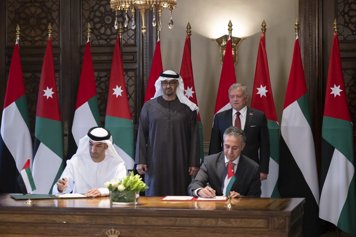سعدت بلقاء أخي جلالة الملك عبدالله الثاني في عمّان، حيث بحثنا مسار العلاقات الأخوية التاريخية بين الإمارات والأردن، وتبادلنا وجهات النظر حول مستجدات المنطقة، كما شهدنا توقيع اتفاقية الشراكة الاقتصادية الشاملة بين البلدين التي تجسد خصوصية علاقاتهما وتدشن مرحلة جديدة من الشراكة