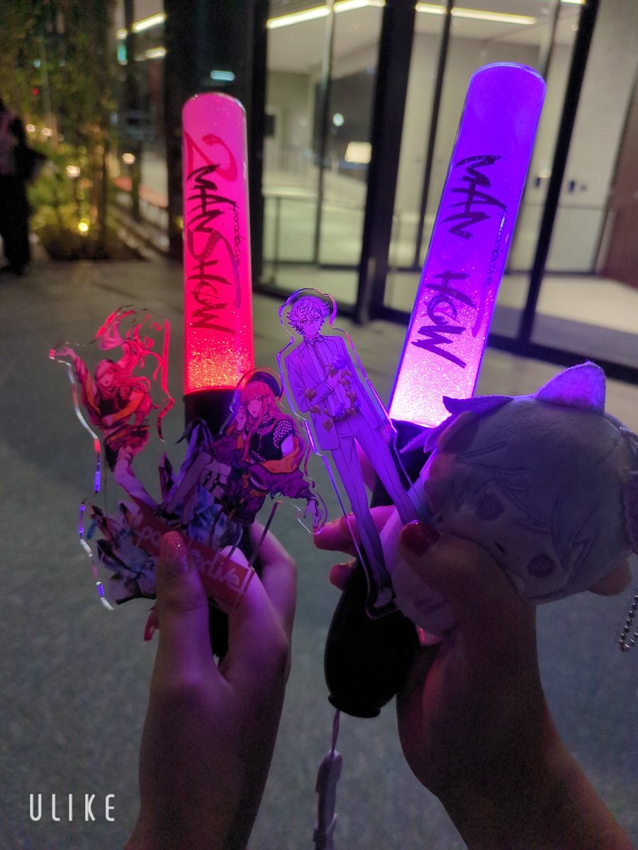 choRt_0707's tweet photo. 【２０２４.１０.０６ 2MAN SHOW】
公演は見ずに物販とFFさんに
会いたくて行ったけど
とても楽しい時間でした〜！
痛バに対しても可愛い！と言って
より一層次のライブに向けて
気合いが入りました！
今日沢山声掛けてくれたFFさん、
ありがとう！
 #パラライ
 #2MANSHOW 
 #ツーマン https://t.co/m6cCnsA9pP