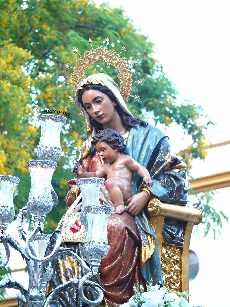 sol_y_daoiz's tweet photo. Octubre extraordinario en Heliópolis
@HdadMision 
@BandaAMUECI 
@MaestroTejera 

📸 @sol_y_daoiz 

#inmaculadocorazon #lamision #GloriasSevilla24 #cofrade #Sevilla #TDSCofrade https://t.co/aGbZIlDWlr