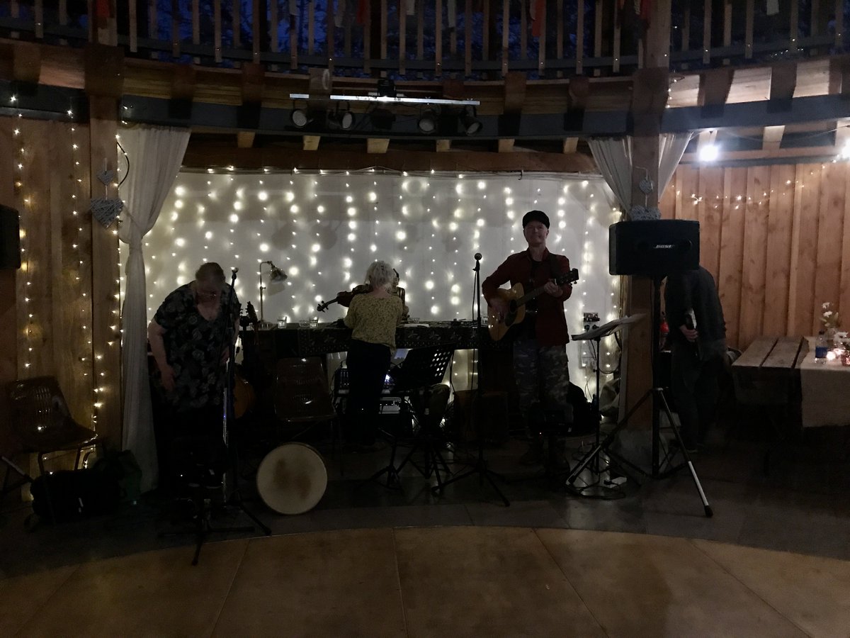 Another local gig last night.  This time Coed Weddings and Events, St Hillary.  We loved the backdrop!