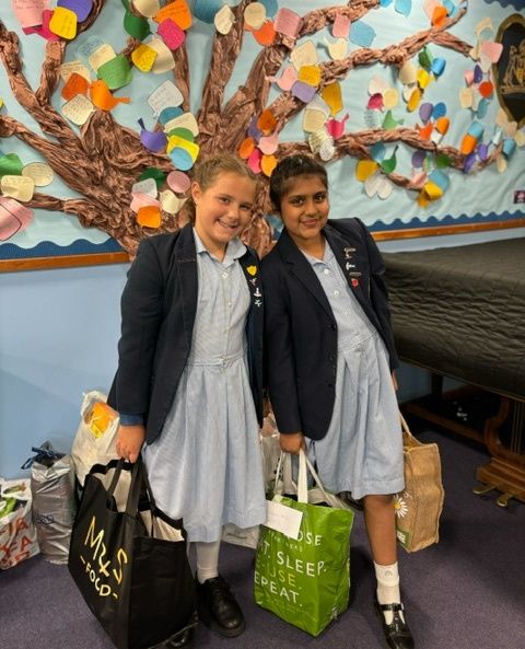 IpswichPrepSch's tweet photo. Our Charities Prefects gathered the generous Harvest Festival donations from our Ipswich Prep families which they delivered to FIND, a local food bank. We met with staff and found out more about how we can help to improve the lives of others.🫶🏻🫶🏼🫶🏾 https://t.co/MZuycODkq4