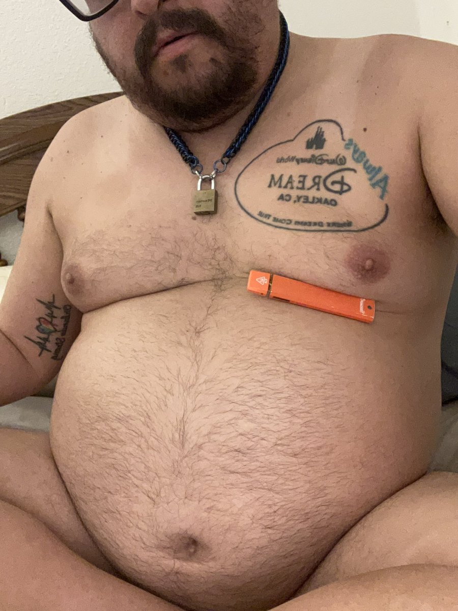 yobtaf4's tweet photo. Come smoke with me as you feed me more #gainer #boostvhc #fat #gay https://t.co/uZRpyPv99o
