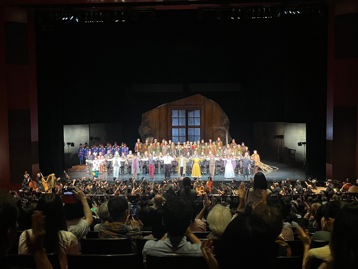 RT_Kyoto's tweet image. ✨全国共同制作オペラ プッチーニ 歌劇『ラ・ボエーム』✨
京都公演は大盛況で終了しました！たくさんのご来場ありがとうございました。次は兵庫芸術文化センターへ

@michiyoshi_web 
@kaiji_staff 
@kyotosymphony
@gcenter_hyogo 
#ボエーム
#井上道義
#森山開次
#全国共同制作オペラ