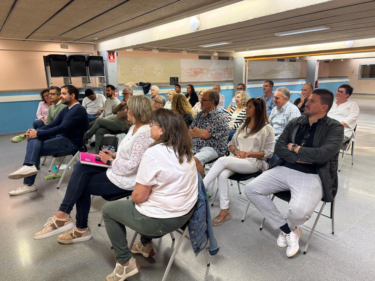 A <a href="/JuntsXCat/">Junts per Catalunya🎗</a> estem immersos en el treball congressual, oferir una estratègia, un model de país i una organització a l’alçada per poder governar i transformar el nostre país. Avui amb els companys de Junts al Vallès Occidental - Terrassa. Gràcies <a href="/CescaBerenguer/">Cesca Berenguer</a> <a href="/IvanVila_Ro/">Ivan Vila</a>