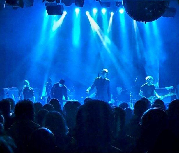 "AND WE THANK YOU VERY MUCH: KOBLENZ  gestern, es war - wie immer- sehr schön! DANKE AN ALLE FANS DORT❤️ Thanks to Toett, Moses, Oli, Vanessa, Thomsen + Georg, Henning, Alex. Thanks to Büffel/Starlight, Osnalight, Sven for Film Noir Merchandising,  Mieke for The Living Proof