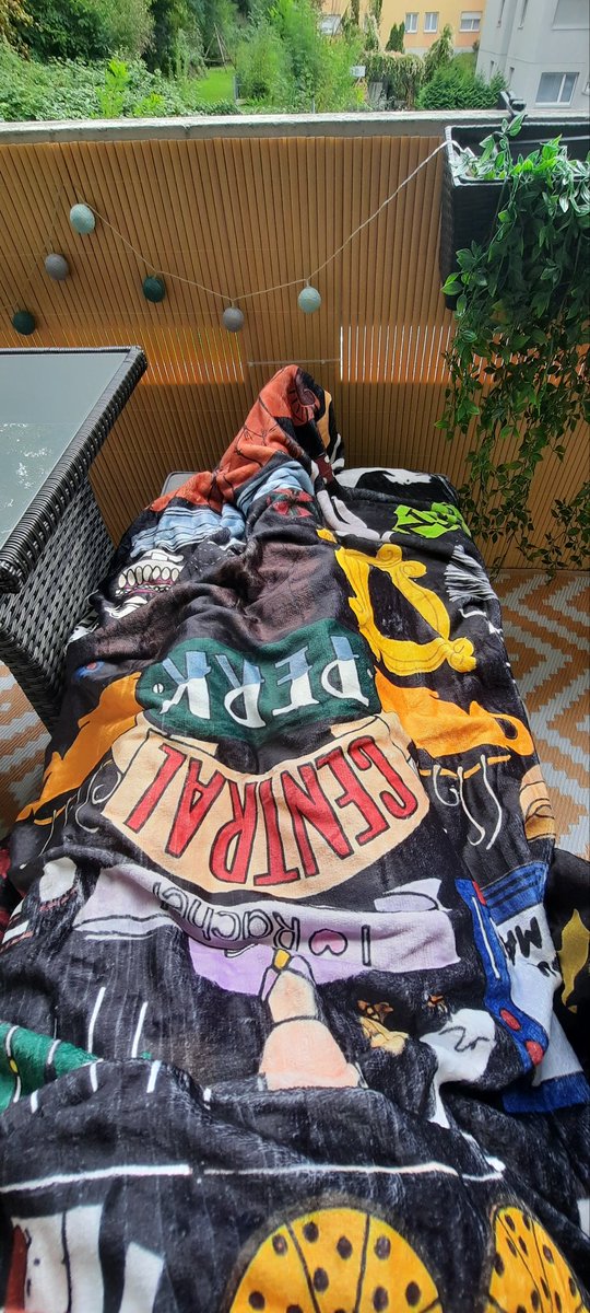 Un par de cosas a tener en cuenta:
1. Tengo manta nueva.
2. Estoy de vacaciones.
Pues eso.