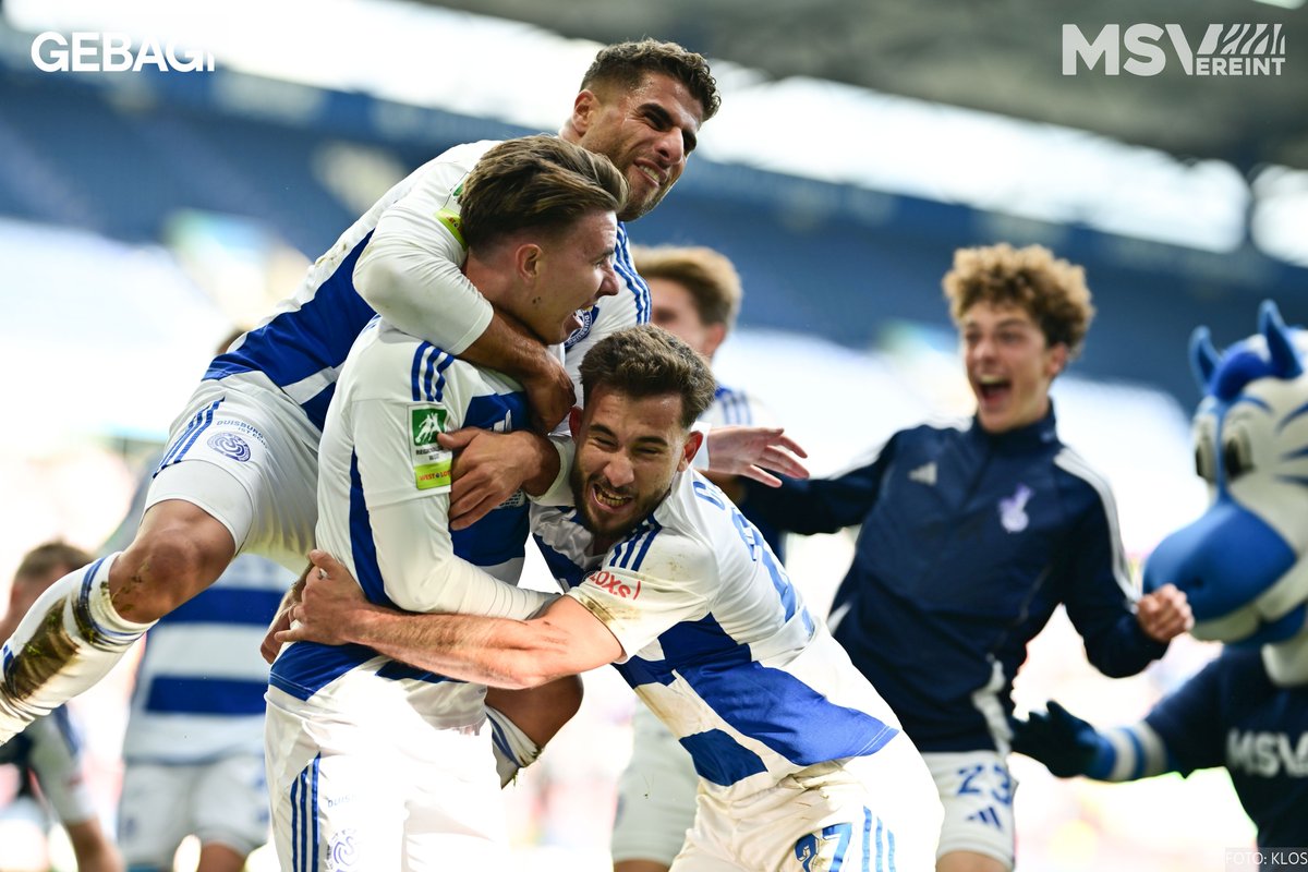 MSVDuisburg's tweet photo. 👍👍👍
Um es in den Worten von @GaryLineker zu beschreiben: Fußball ist ein einfaches Spiel; 22 Mann rennen über 90 Minuten dem Ball nach und am Ende trifft immer noch ein Zebra. 🦓
#MSVereint #MSVSVR #Duisburg https://t.co/gRrfMFXIax