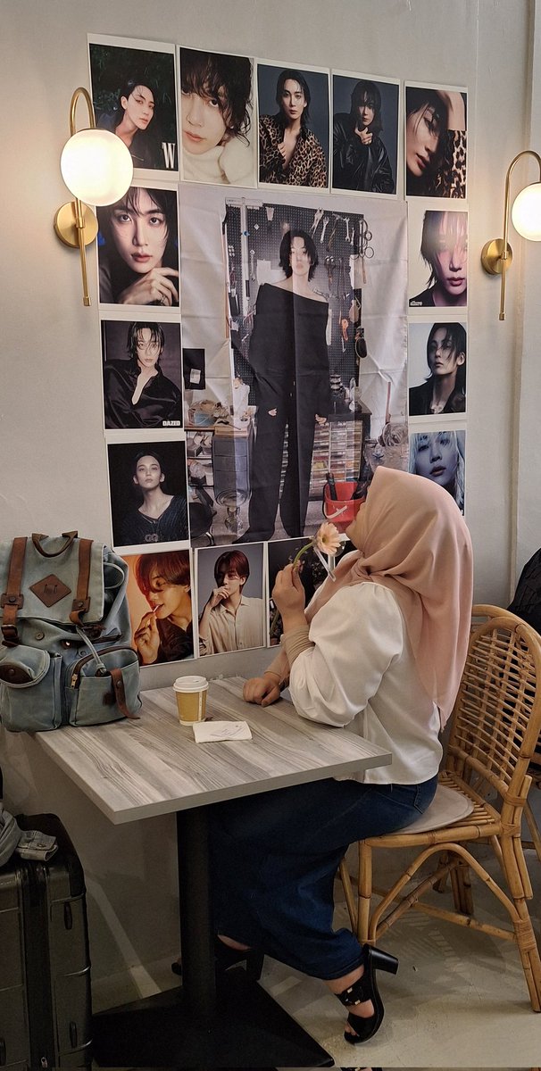 17pinkhannieee's tweet image. Aaa nak nangiss, the deco shooo chomel 🥹♥️ thank you for organising this wonderful event 🥹💕#YJH_BLOOMINGWITHLOVE