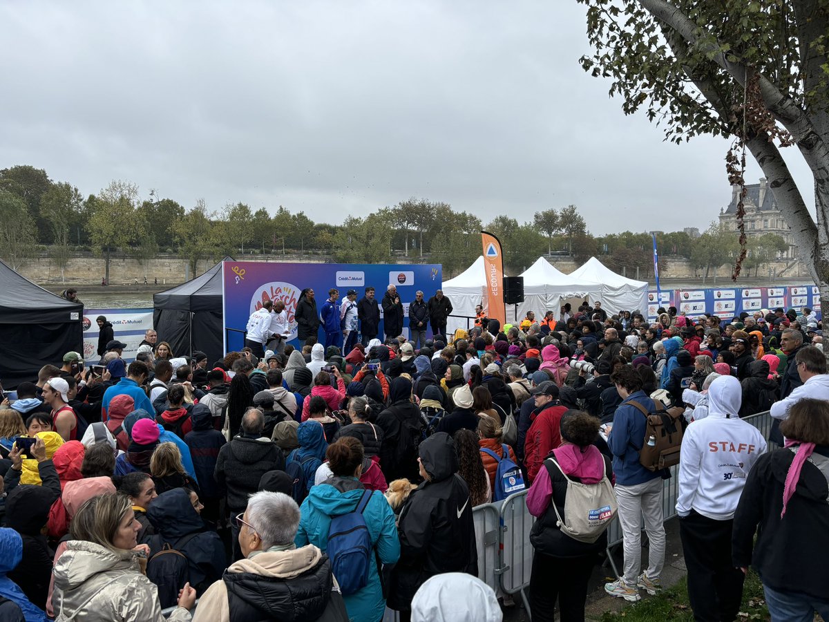 thib_deschamps's tweet image. 🚨🚀Une fréquentation🔝sur La Marche en Fête dans 6 villes de France avec @CreditMutuel @SPORT2000France @Sports_gouv @Agence_du_Sport @le_Parisien @NotreTemps 🚶🏿‍♀️‍➡️🚶🏼‍♂️‍➡️👏😊 Ici sur les quais de Seine.👍🤩 Vive le Sport Santé ! Vive la Marche !😍@PresidentFFA