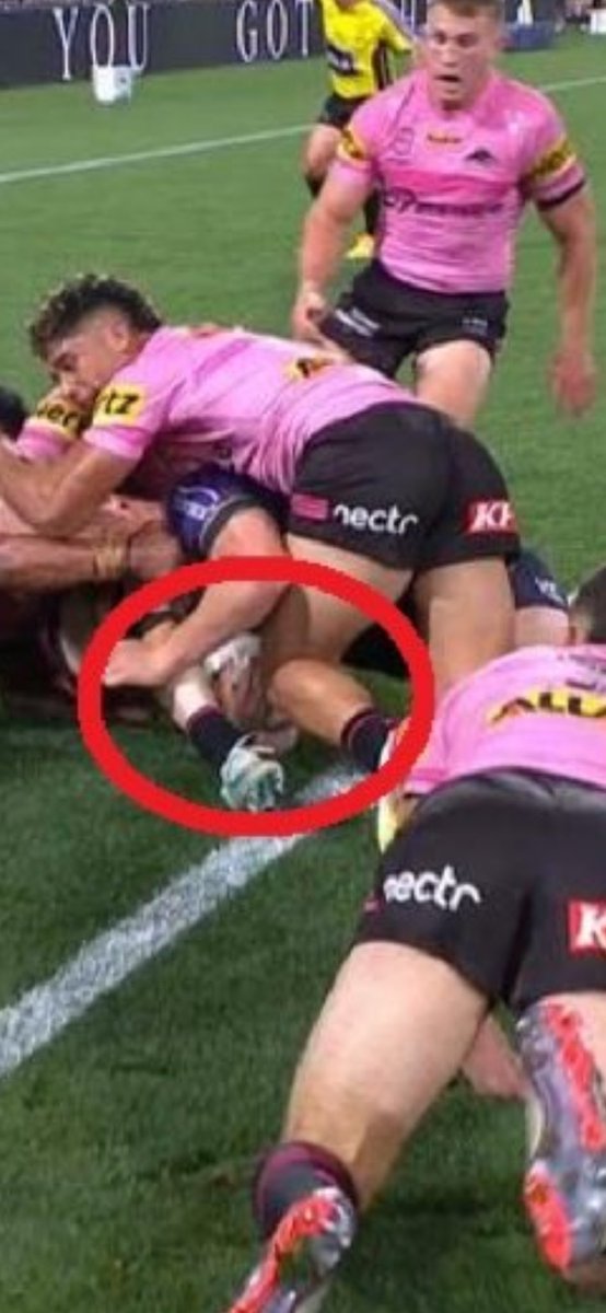 Hess_H_H's tweet image. Paul Gallen has just proved he is the world’s biggest fuckwit. How he called this a no try is bewildering. @NRLonNine #notry #NRLGF #nrl @storm @PenrithPanthers @kayosports