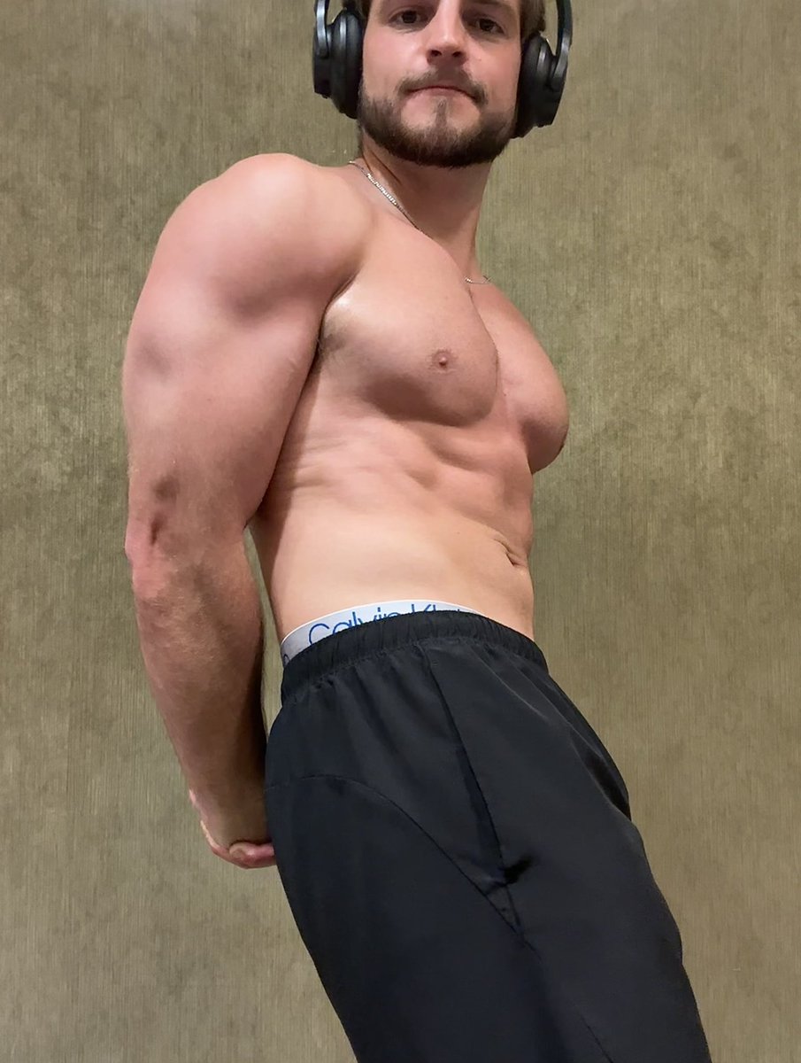 Mi1ky_Man's tweet photo. Bro really thinks voting for the cum queen will get him laid smh. Get your shit together and hit the gym little man. You’re not entitled to an opinion under 200lbs https://t.co/8wpNyEobFg