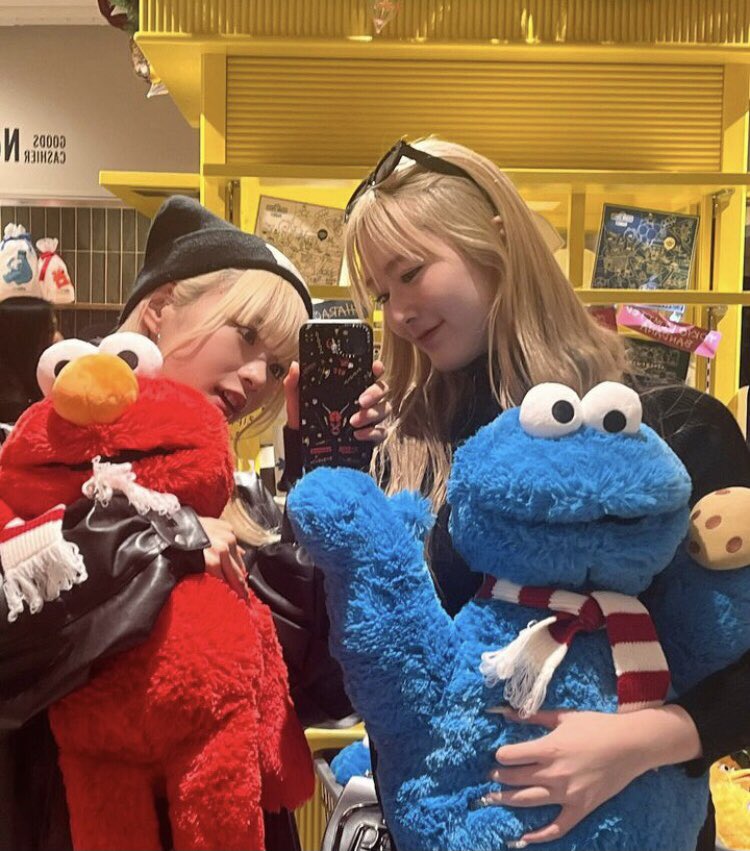 G2_misaki's tweet photo. 仙台駅でももみさと遭遇した...
話しかけちゃダメだと思ってたら美咲ちゃんが手振ってくれた...
大大大大好きです🫶
#Girls2 #鶴屋美咲 #隅谷百花 https://t.co/wWMk0Py9d6