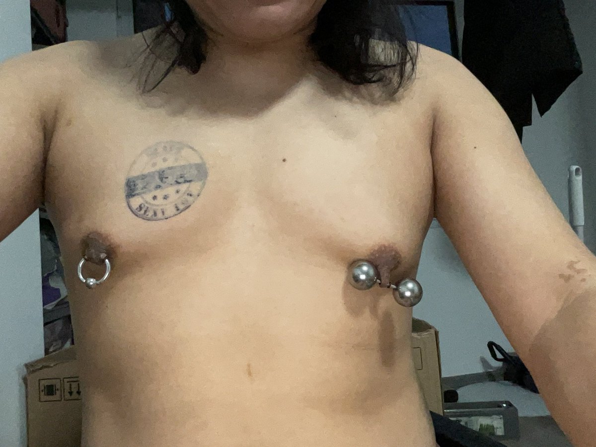 zd52521's tweet photo. 挺好玩的，乳头被拉扯的长长的，就是有点太重了，没办法外出日常带。#穿刺 #乳钉 #乳环 #人体改造 #sub #4i #slave #sm #奴隶 #锁奴 https://t.co/ODXtdpxRRw