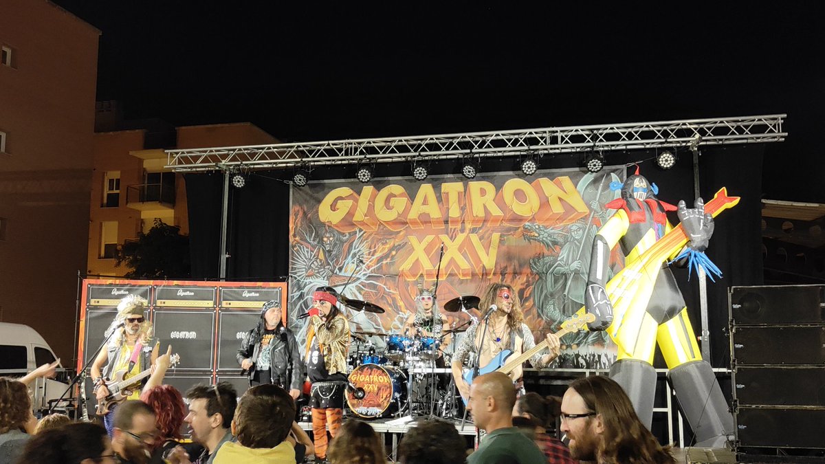 ZonaMetallRadio's tweet image. @GigatronOficial actuant a la @TCAM_Molins de #MolinsDeRei !!

#Gigatron #TCAM #MetalDefenders #Concert #MetalConcert #Metal #ZonaMetall #Catalunya
