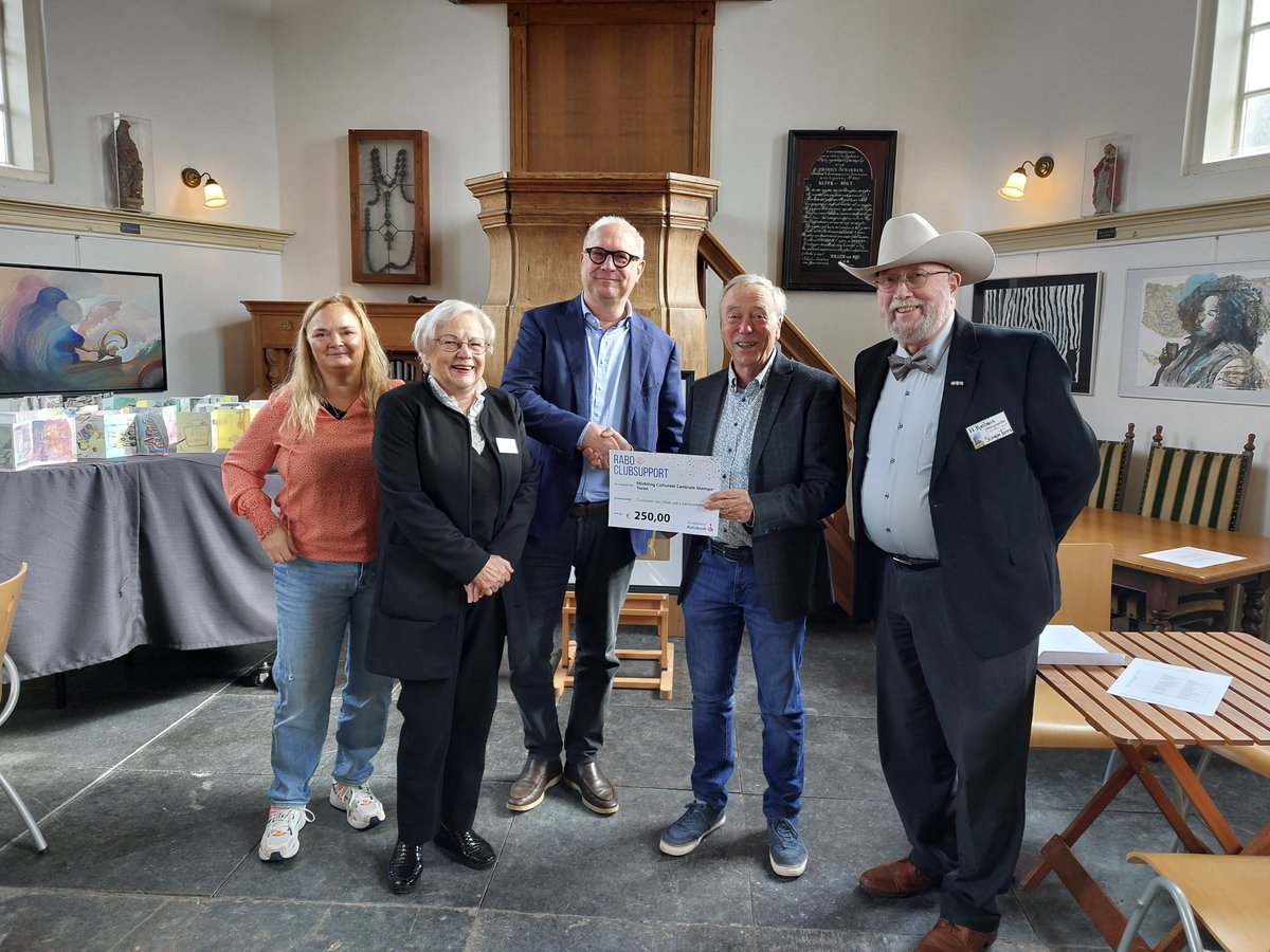 Wat leuk om Cultureel Centrum Stompe Toren in Spaarnwoude te kunnen verrassen met een cheque namens <a href="/Rabobank/">Rabobank</a>.  De bijdrage van #RabobankClubSupportMRA kunnen zij gebruiken voor cursussen,  sociale media en kantinebeheer.
#RabobankMRA #gefeliciteerd #goedvoordeclub  #Spaarndam