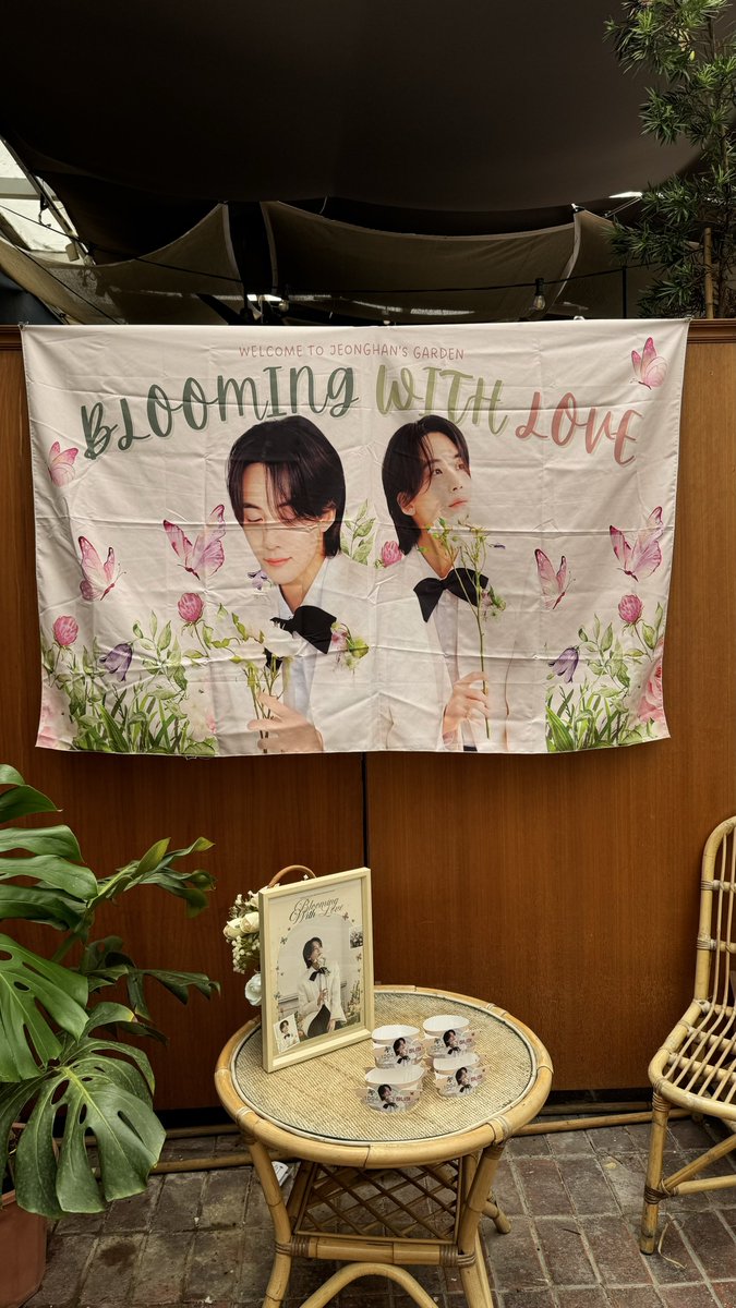 norafifi_'s tweet image. This cafe is so cozy and has the cutest cats! I definitely loved being at today’s event for #YJH_BLOOMINGWITHLOVE.