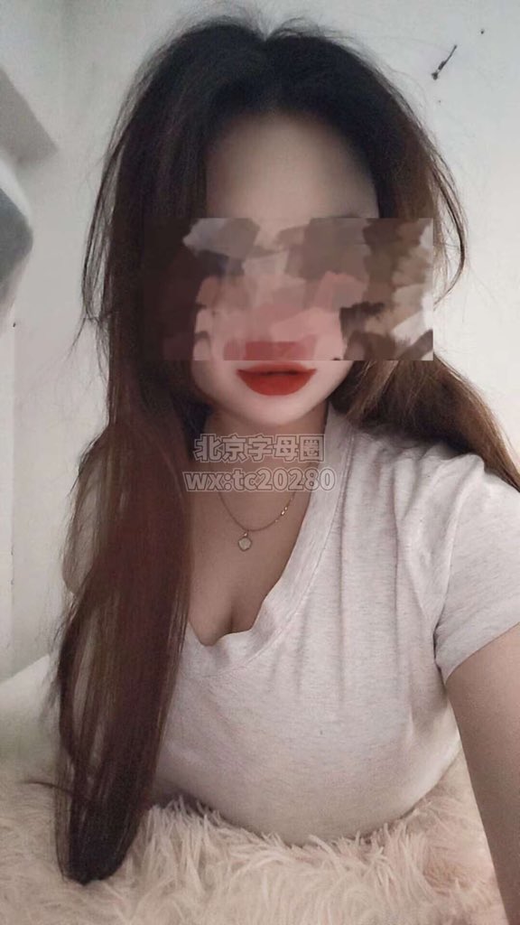 北京字母墙 tweet media
