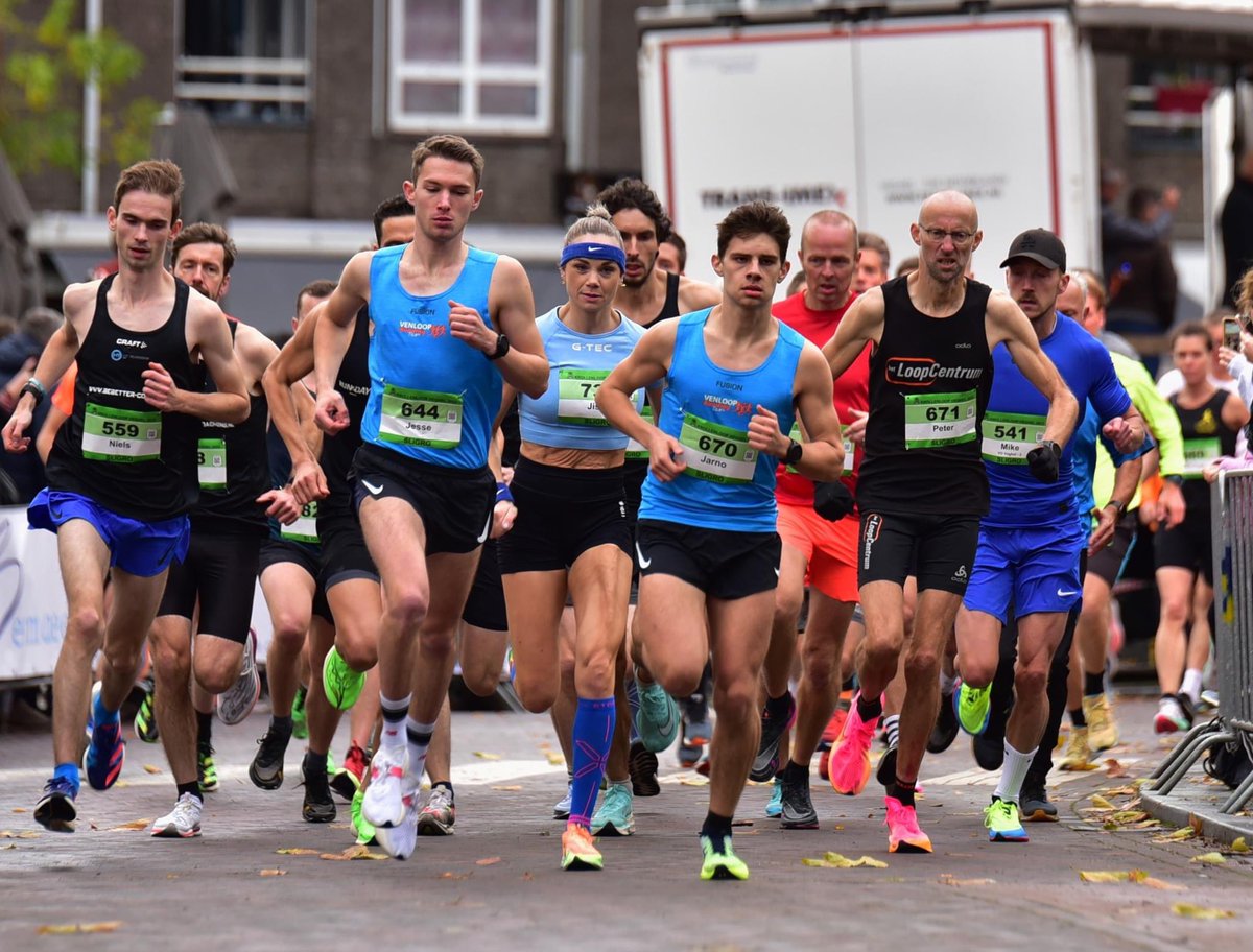 krollenloop's tweet image. Deze week is je laatste kans om vóór in te schrijven voor de lekkerste loop van Brabant! Na vrijdag 11 oktober betaal je 15 euro en staat je naam niet meer op het startnummer. Ga snel naar krollenloop.nl