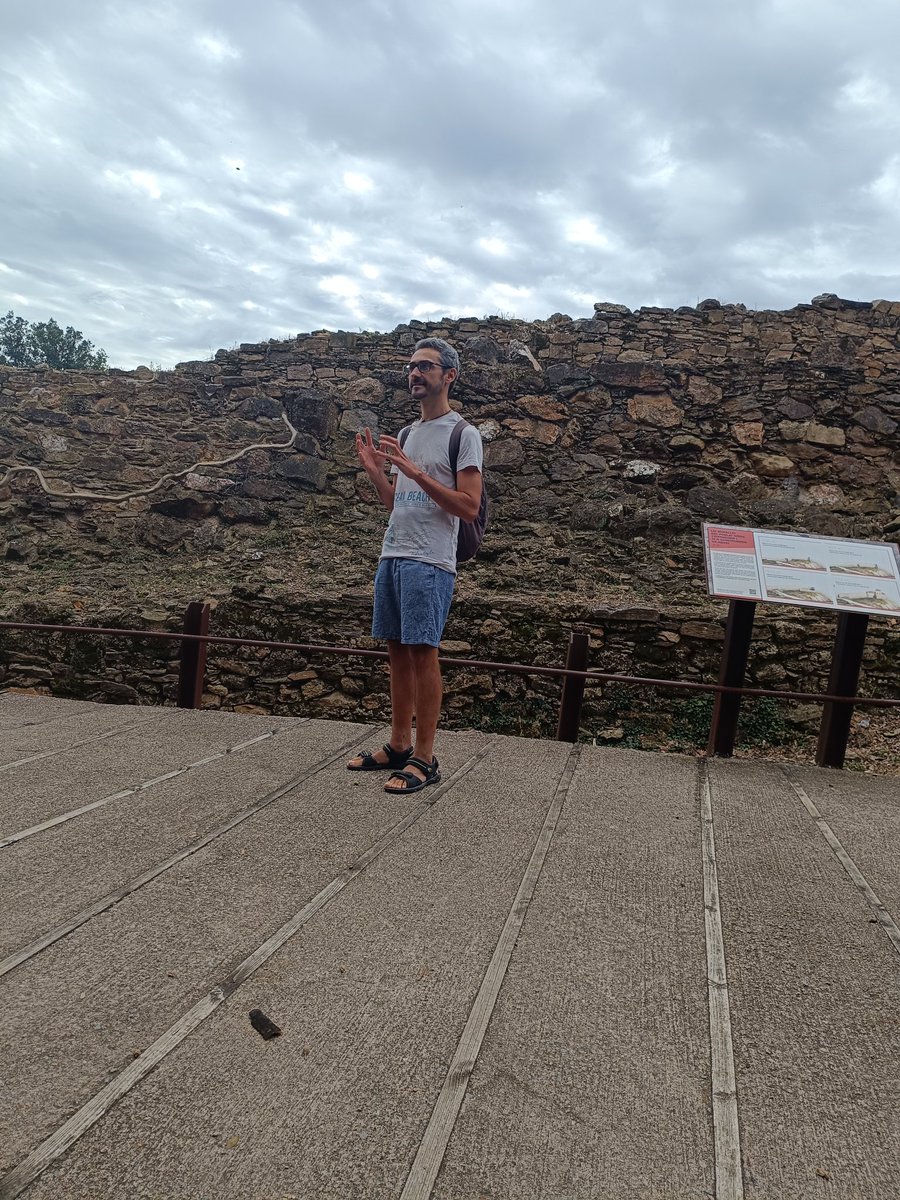 LAP_UdG's tweet photo. Aprofitant el cap de setmana ibèric, hem realitzat una visita guiada a la muntanya de Sant Julià de Ramis de la mà d'en Jordi Vivo, codirector de les excavacions. https://t.co/AkjsB5322A