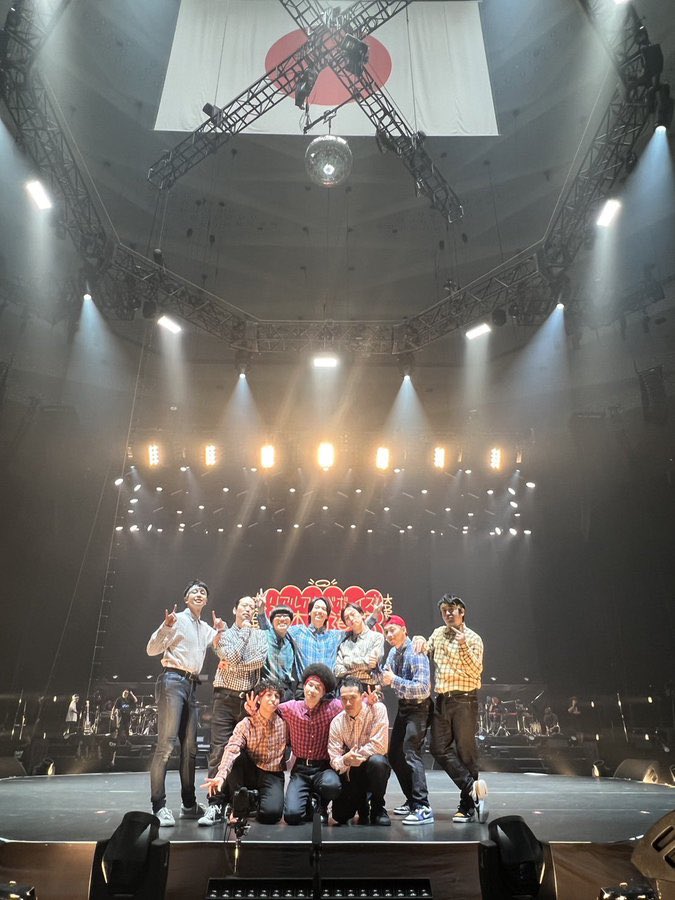 rabkeitan's tweet photo. 【お気持ち表明させてください】
自分が立った武道館ワンマンライブから48時間経った。

ストリートダンスをやってる皆に言いたいことを言わせてください。

バトル
ショーケース
クラブ
コンペティション
コンテスト
に勝つ"だけ"がダンサーの答えじゃないぞ。

俺たちは17年かかったけどここまできた。

ダンサーがステージに立つ時。
みんなの前で踊る時。
"ダンス"を"バックダンサー"で終わらせない決意を基に俺たちは、俺はライブをやってきたし、創ってきました。徹底的に。

【バックダンサーをゴールにすんな。】

【ダンスは主役になれるんだ。】

俺たちに続いてくれ。
次は、君達だ。
ダンスの今までなかった。
そんな未来を一緒に作ってくれ。

2024.10.6
※文句があったらぜひリプライまで。本当に文句があったら、サイファーで決めましょう。DMください。どこでもいきます。

※過激な発言と自覚してますので、批判はエアリプじゃなくて直接ください。