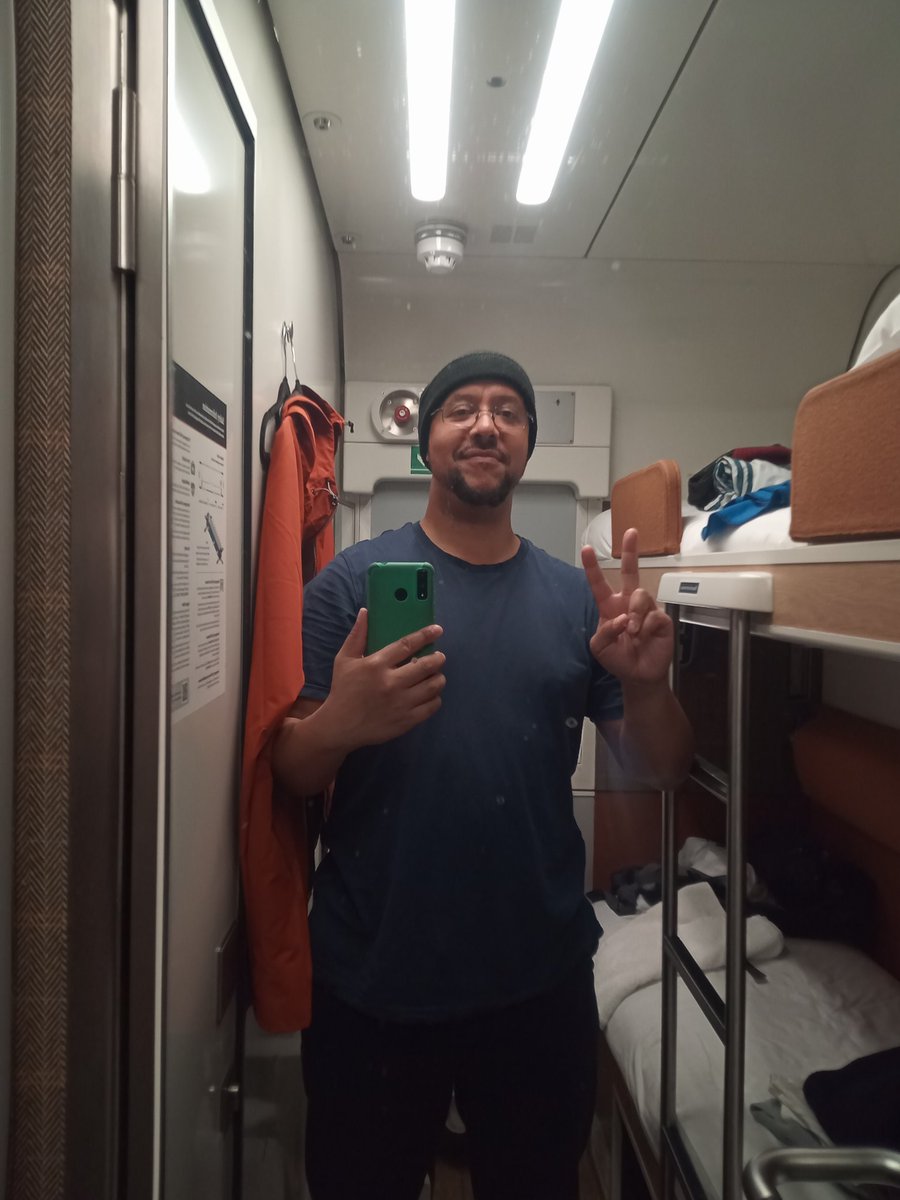 Powerful gathering &amp; programme 2024 symposium, Society for the Study of the Sudans UK sssuk.org 👏🏽👏🏽👏🏽

Opened with 1min silence #Sudan &amp; film 'Nas | Shagala' by Klozium Studios ❤️🥹✊🏽🕊️
youtu.be/VEmwULA0FXA?si…
*
On track w/my #PhD JMS Scholar journey <a href="/uofgjmsphd/">UofG JMS PhD</a>🌿