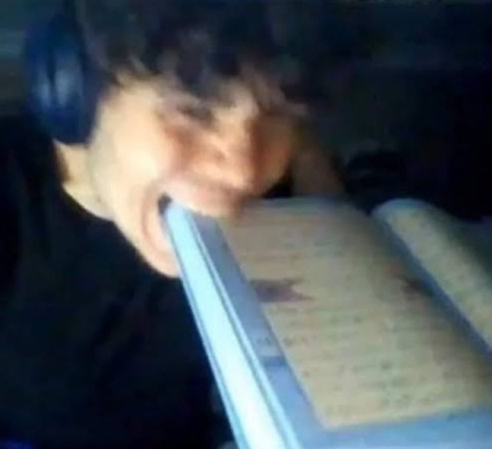 Türkiye'de kredi kartı dolandırıcılığının baş mimarlarından Deha Tuzcu

kurduğu discord sunucusunda arkadaşlarıyla sabah akşam Allah'a, peygambere sövüp Kuran-ı Kerimi ısıran kansızın teki

şimdi kazandığı haram paralar ile şirket açıp rapçi olmuş hiç bir şey olmamış gibi yaşıyor