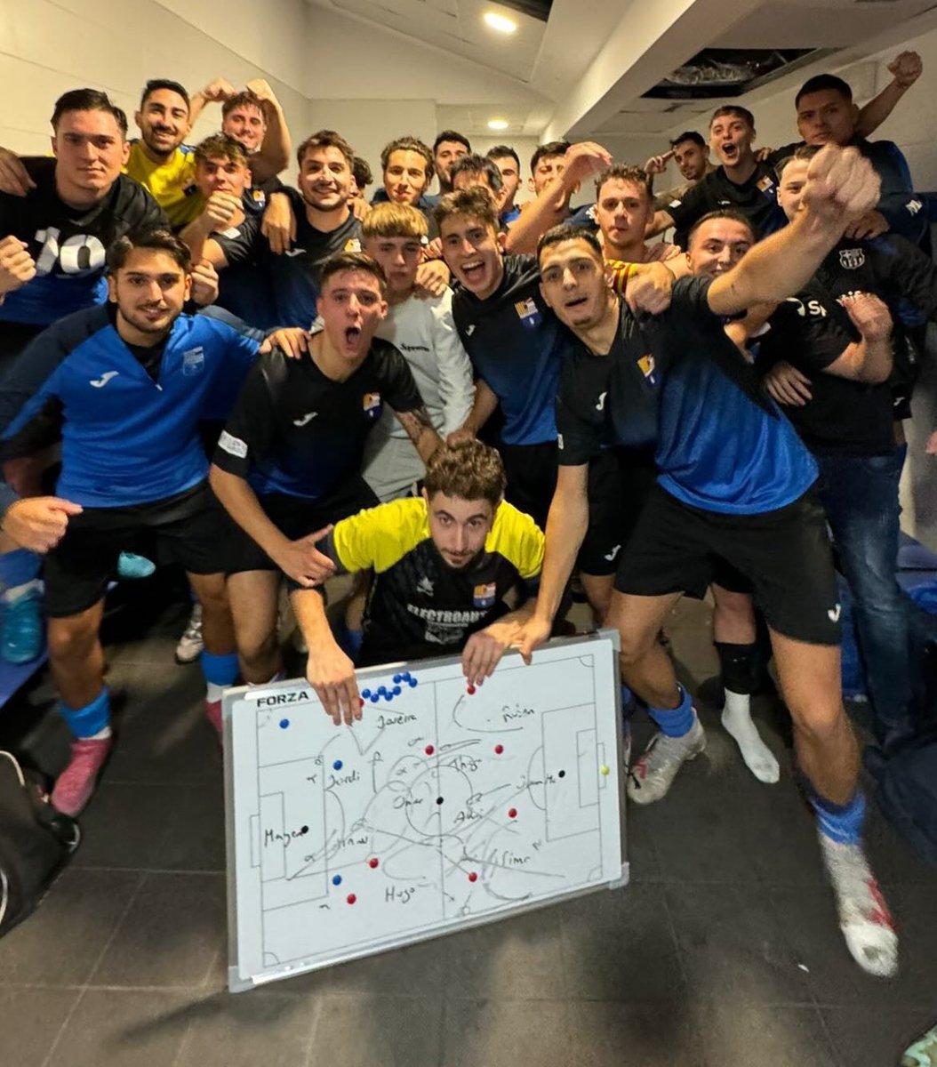 CFAEspluguenc's tweet photo. FILIAL | 𝗝𝗔 𝗟𝗔 𝗧𝗘𝗡𝗜𝗠❗

Primer triomf de la temporada del filial, que va superar a l’Albirrojita en un gran partit (3-2), amb un gol en l'últim minut.

Quatre punts de nou possibles en un inici de #3cat11 que ens situa a la zona tranquil·la!

#SomEspluguenc | #Esplugues https://t.co/hc9YulLrLC