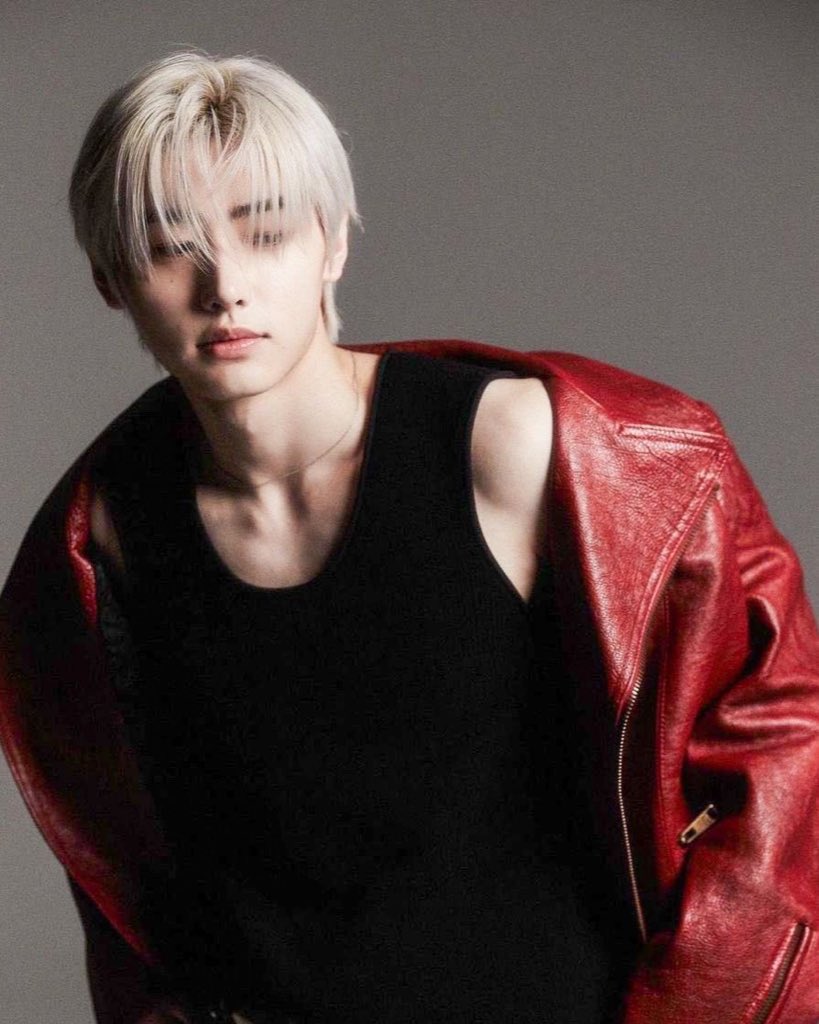 p9prom's tweet photo. prom —— model @ #SBTUFASHIONSHOW18 https://t.co/mTDLhqAUzN