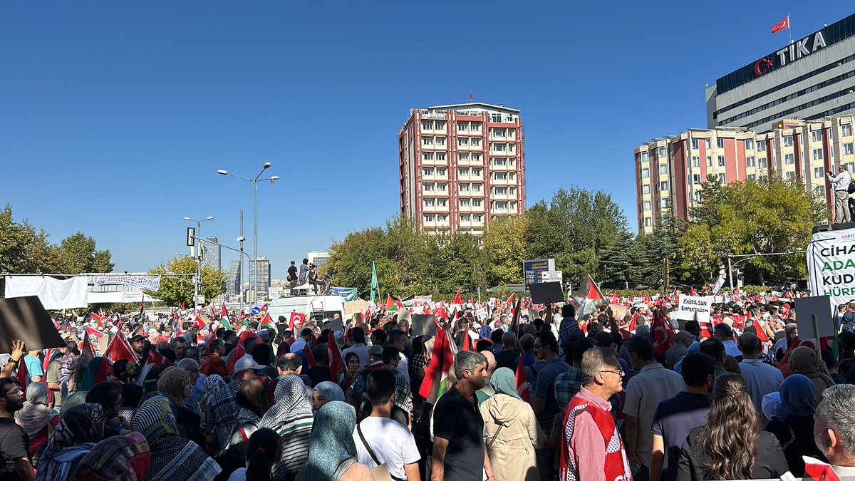 aliozdemirgsb's tweet photo. Milletimiz işgalci İsrail’i lanetlemek
Mazlumun yanında olduğunu haykırmak için buluştu, tek yürek olarak yürüdü.

#SoykırımaHayır 
#soykırımaisyan 
#Gazze365
@AnfidapBoykot 
@destekfilistine | #FreePalestine https://t.co/Q7eSelVTpm