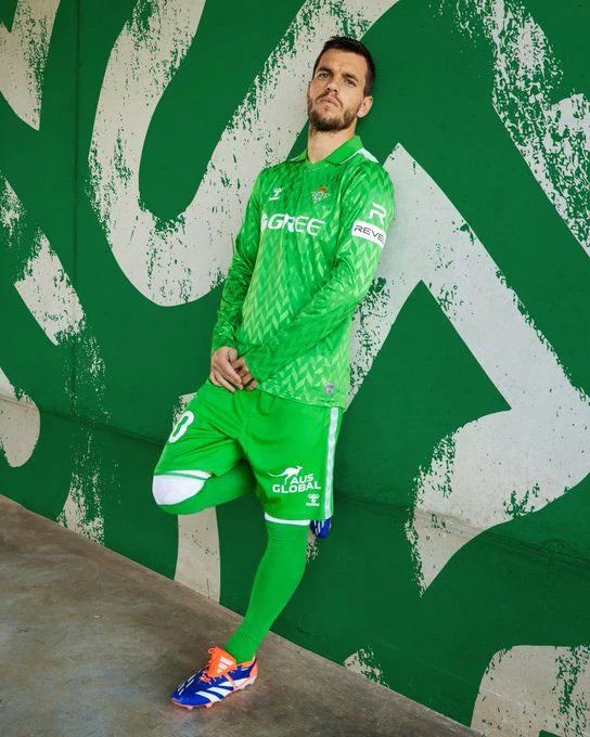 AfDeportiva_'s tweet photo. 🎁 𝐒𝐎𝐑𝐓𝐄𝐎 𝐂𝐀𝐌𝐈𝐒𝐄𝐓𝐀 𝐑𝐄𝐀𝐋 𝐁𝐄𝐓𝐈𝐒

📌 Si el Real Betis gana el ‘𝗚𝗿𝗮𝗻 𝗗𝗲𝗿𝗯𝗶’ contra el Sevilla con gol de Lo Celso, sorteamos su camiseta especial para este partido.

⚠️ Condiciones para participar:

1️⃣ RT
2️⃣ SEGUIDNOS

🍀 ¡Mucha suerte a todos! https://t.co/kVT1r3YDHk
