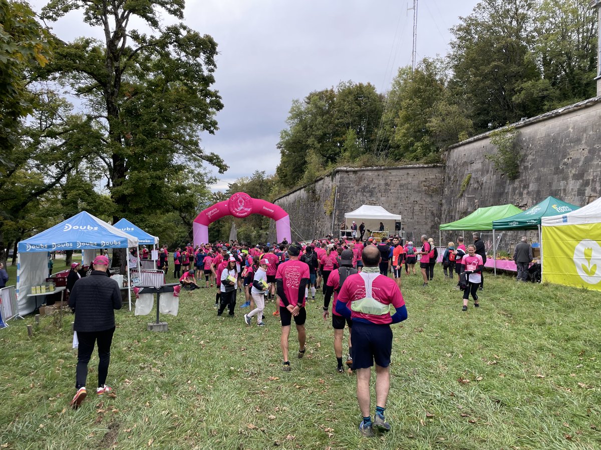 mutcomtoise's tweet photo. Une vingtaine de collaborateurs de l’ensemble de nos activités MFC ont pris part avec enthousiasme aux différentes courses (5, 10 et 15 km)  des Boucles Roses pour  sensibiliser au dépistage du cancer du sein 
Bravo à toutes et à tous pour ce formidable engagement 
#octobrerose https://t.co/6D5ZwMxc36