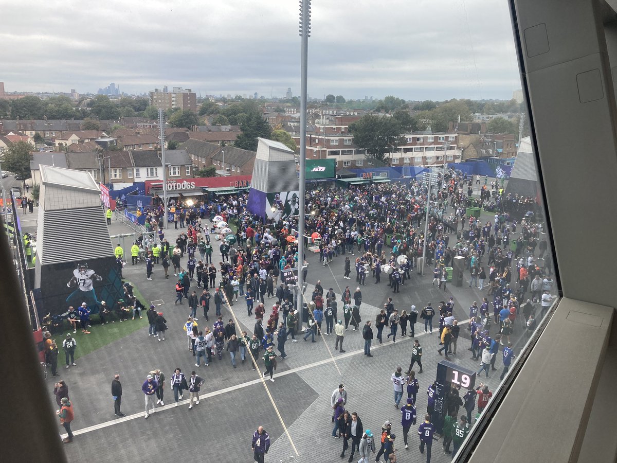 Javi_Portu's tweet photo. Por 8 año, NFL London Games 🏈🏈🤟🏻 Invasión Vikinga en Tottenham @PepeBrasin @juanma_rubio @Rubenibg @ElTouchdownNFL @catanovski @AlvaroRRY https://t.co/f9zskFUFWp