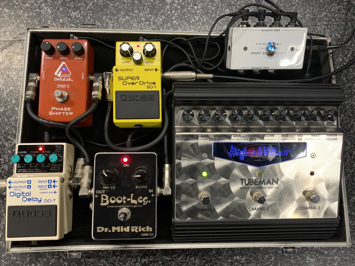 エレキ用サブボードを懐かしの機材で組めて嬉しい…！手持ち出来るしこれでJC繋げば何とかなる、と思う。
未完のメインとアコギボードの為に、まだまだ散財。