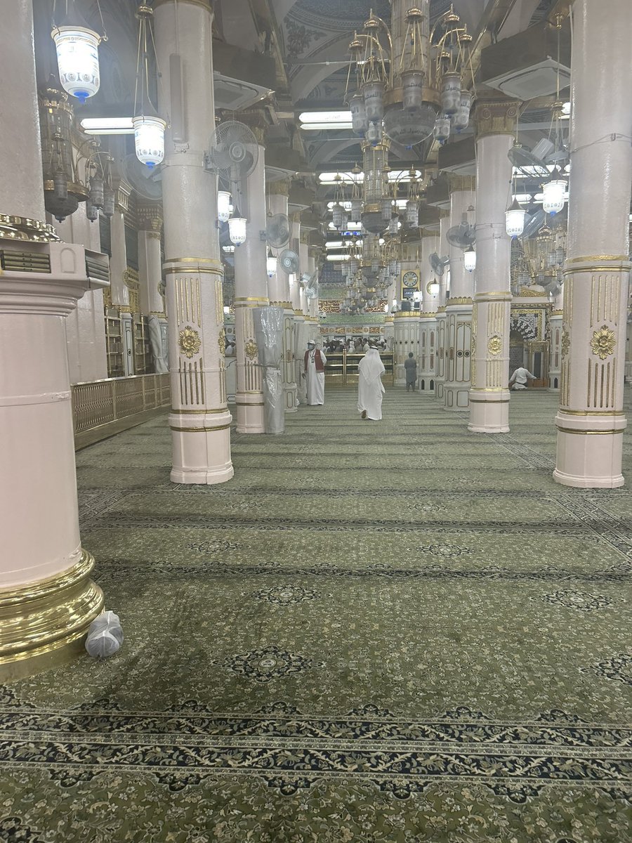 ManDownTrilla's tweet photo. I had thé privilege today to pray where the Prophet Sws grave and his Companions was VIP treatment at his finest we skipped everybody https://t.co/hMI9iJRUmQ