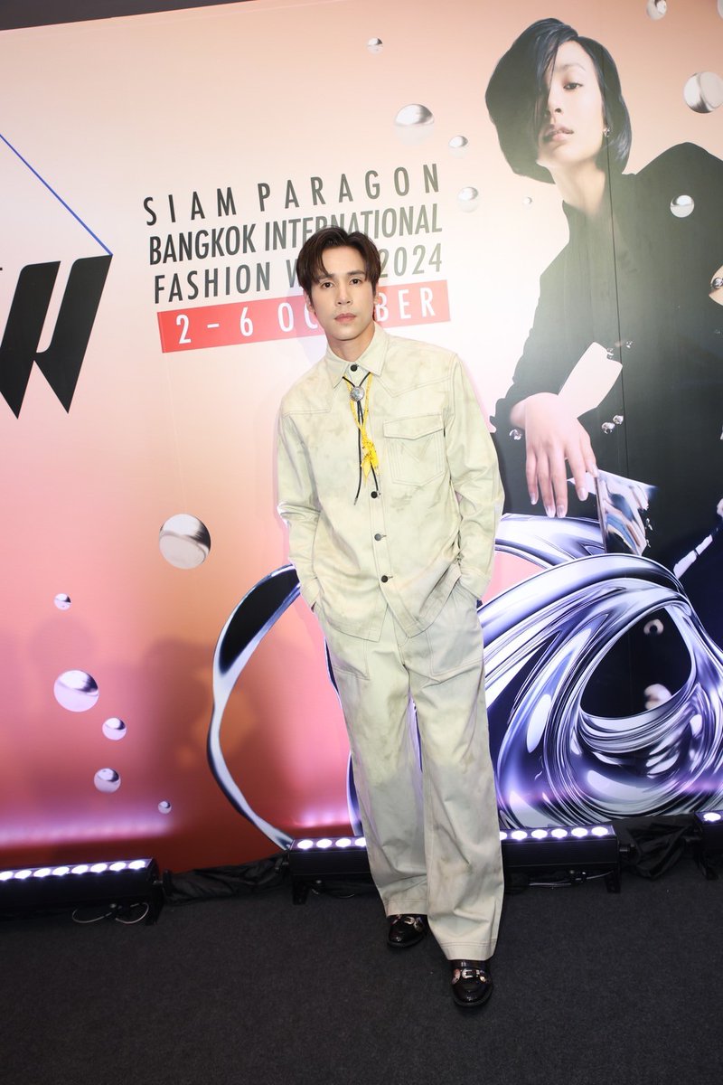 Siam_Paragon's tweet photo. เก็บตกความหล่อ "เจษ เจษฎ์พิพัฒ" และ "มิว ศุภศิษฏ์" ที่งาน #SiamParagonBIFW2024 ในโททัคลุค จากแบรนด์ MOO Bangkok

📍Grand Runway @ Parc Paragon

#SiamParagon #BIFW2024 #MOOBangkok #MOOBIFW24 
MEW SHOW MOO BKK
#MEWxMOOBangkok24 #MewSuppasit #มิวศุภศิษฏ์
MOO Bangkok 2024 x JESJPP 
#MOOBangkokBIFW2024xJes #jesjpp