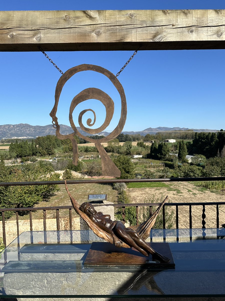 pipapipia's tweet photo. I thought they were two beautiful sculptures. ππ€π©Ά https://t.co/AhFx92t0Za