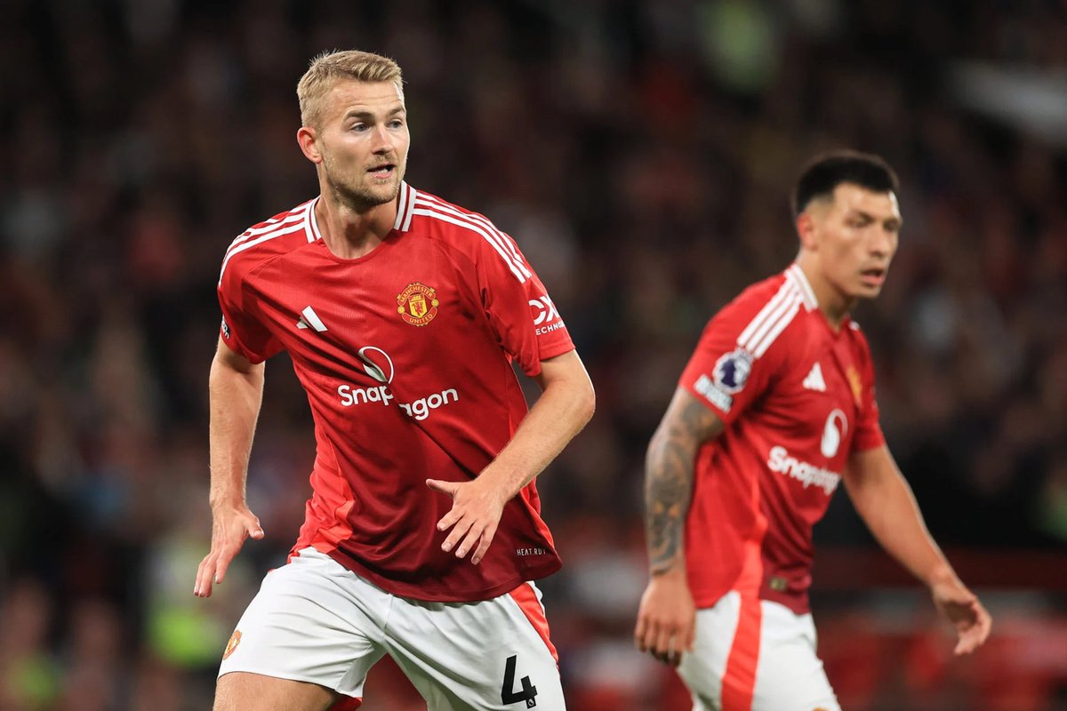 StretfordPaddck's tweet photo. 🗣️ Erik ten Hag's reasoning for benching Matthijs de Ligt and Lisandro Martinez:

"Rotation. We have so many games to cover so we have to bring them all in. 

"You look at the opponent and then you make a choice."

#MUFC #AVLMUN https://t.co/sUvOnBoeLz