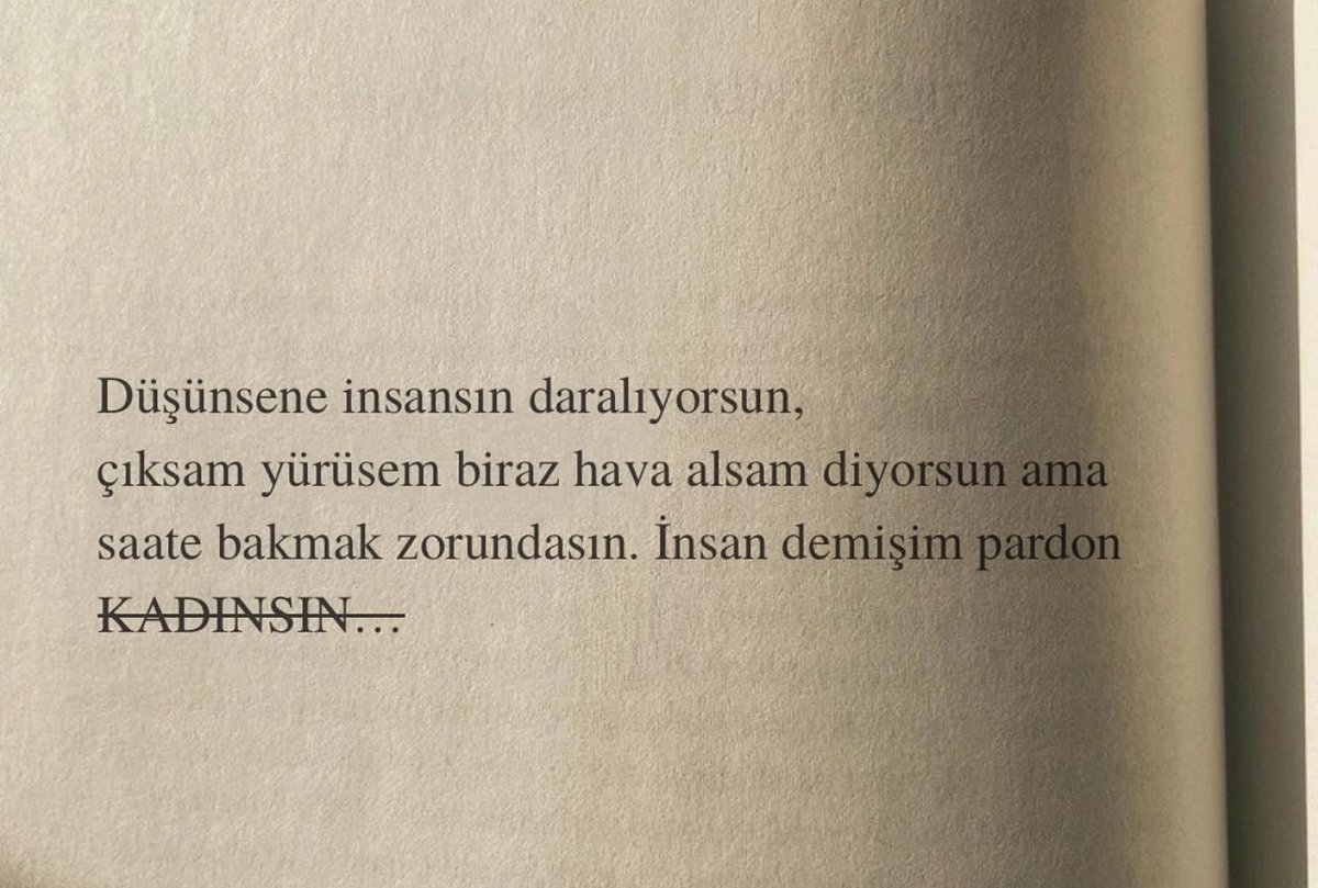 nurenyum's tweet photo. Hiçbir kadın cenneti bulmak için, bir erkeğin cehennemine katlanmak zorunda değildir...😢 https://t.co/qkKAxBUiLD