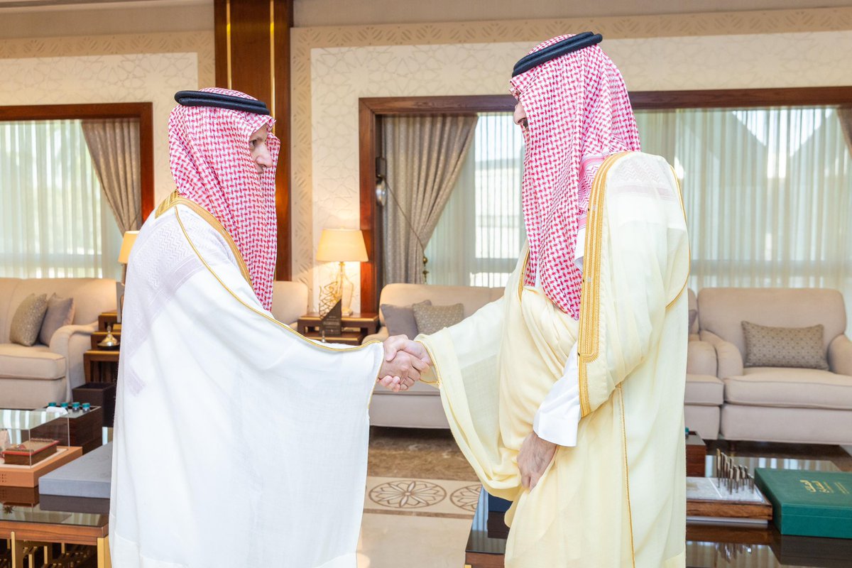 saadsotaibi's tweet photo. تشرفت اليوم بلقاء صاحب السمو الملكي الأمير سعود بن نايف بن عبدالعزيز أمير المنطقة الشرقية، وصاحب السمو الملكي الأمير سعود بن بندر بن عبدالعزيز نائب أمير المنطقة الشرقية بديوان الإمارة، وبهذه المناسبة أتقدم بجزيل الشكر والتقدير لسموهما على حفاوة الاستقبال والتهنئة على الثقة الملكية الكريمة بتعييني وزملائي أعضاء في #مجلس_الشورى .