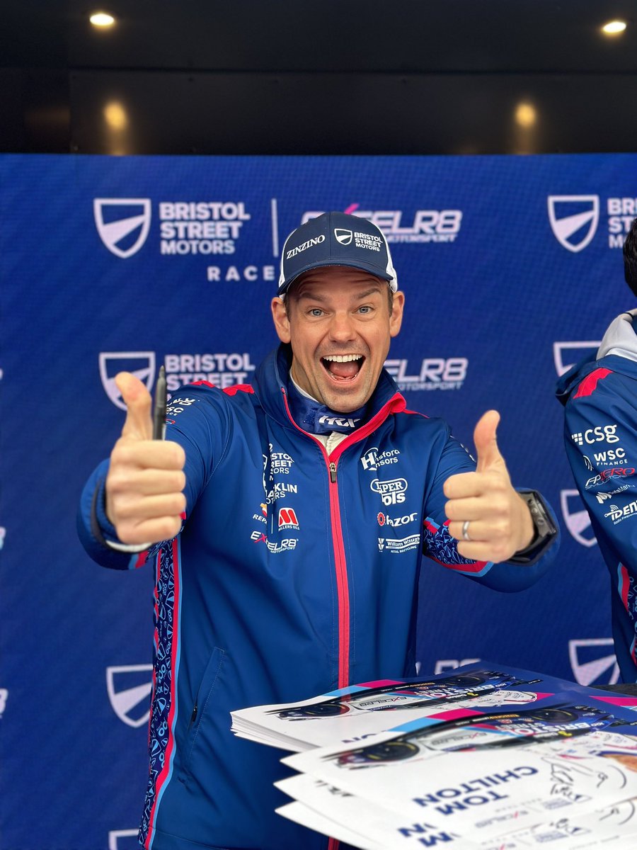 VansdirectUK's tweet photo. 500 RACES, COMPLETED IT ✅
Congratulations, @TomChilton_ ! 💪🏁 #EXCELR8 #BTCC #BrandsHatch #RacingLegend #Vansdirect https://t.co/smaYZaMhkg