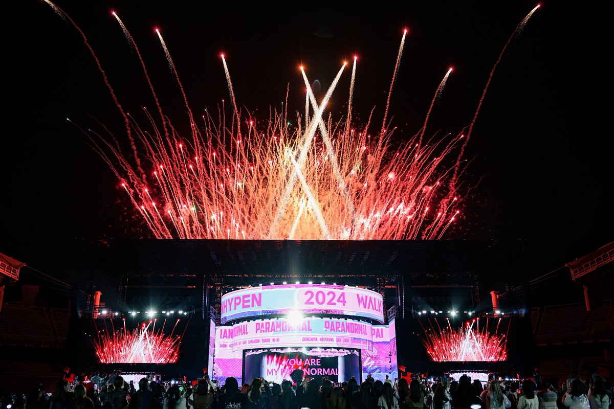 [#오늘의ENHYPEN] 언제나 사랑으로 우리를 안아준 #ENGENE ❤️ 이틀동안 함께해 줘서 고마워 !
#EN_WALKTHELINE 
#241006 @ WALK THE LINE IN GOYANG