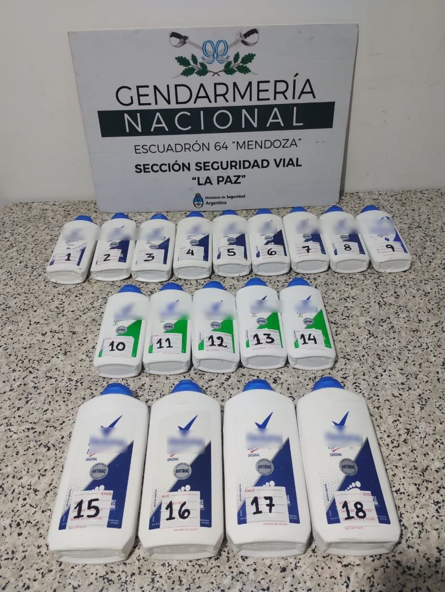 MUCHO TALCO, POCO EFICIENT-E

Un hombre intentó burlar un control en Mendoza, llevando más de 2kg de cocaína ocultos en envases de talco dentro de un micro de larga distancia. Pero la Gendarmería lo descubrió rápidamente gracias a su nerviosismo y actitud sospechosa. 

¡La