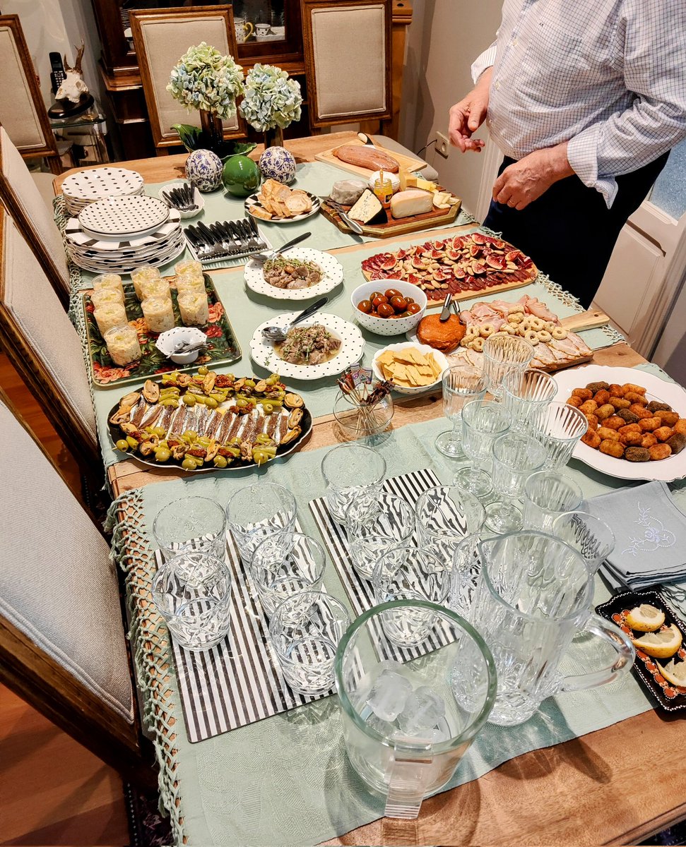 MrBornToRun's tweet image. Mis padres dominan el arte de recibir.