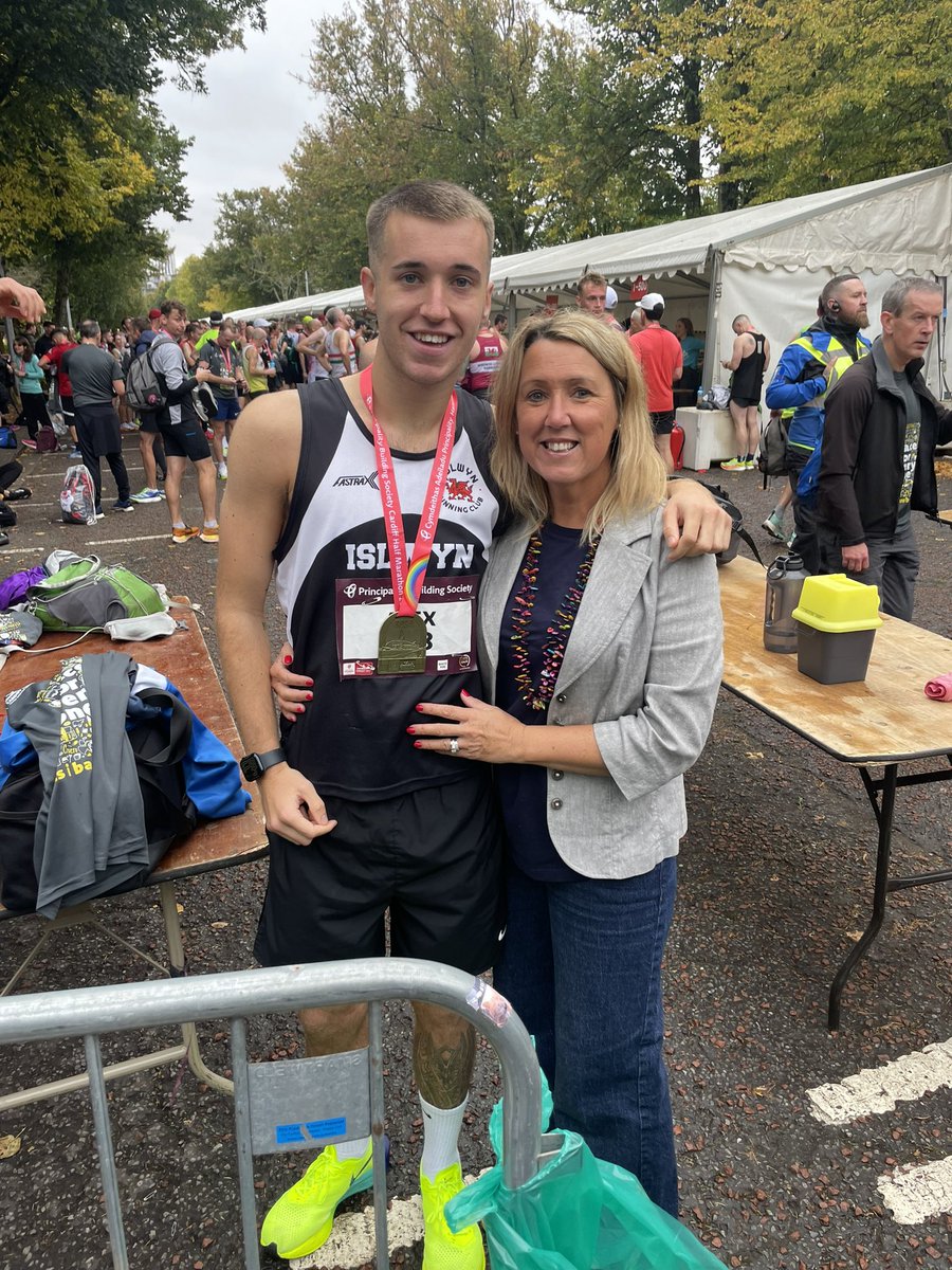 KateLine6's tweet image. Phenomenal time of 1 hr 18 mins in today’s @CardiffHalf for @linealex3 Super proud of you as always Alex X 🖤