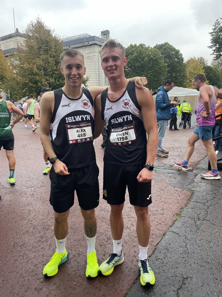 KateLine6's tweet image. Phenomenal time of 1 hr 18 mins in today’s @CardiffHalf for @linealex3 Super proud of you as always Alex X 🖤