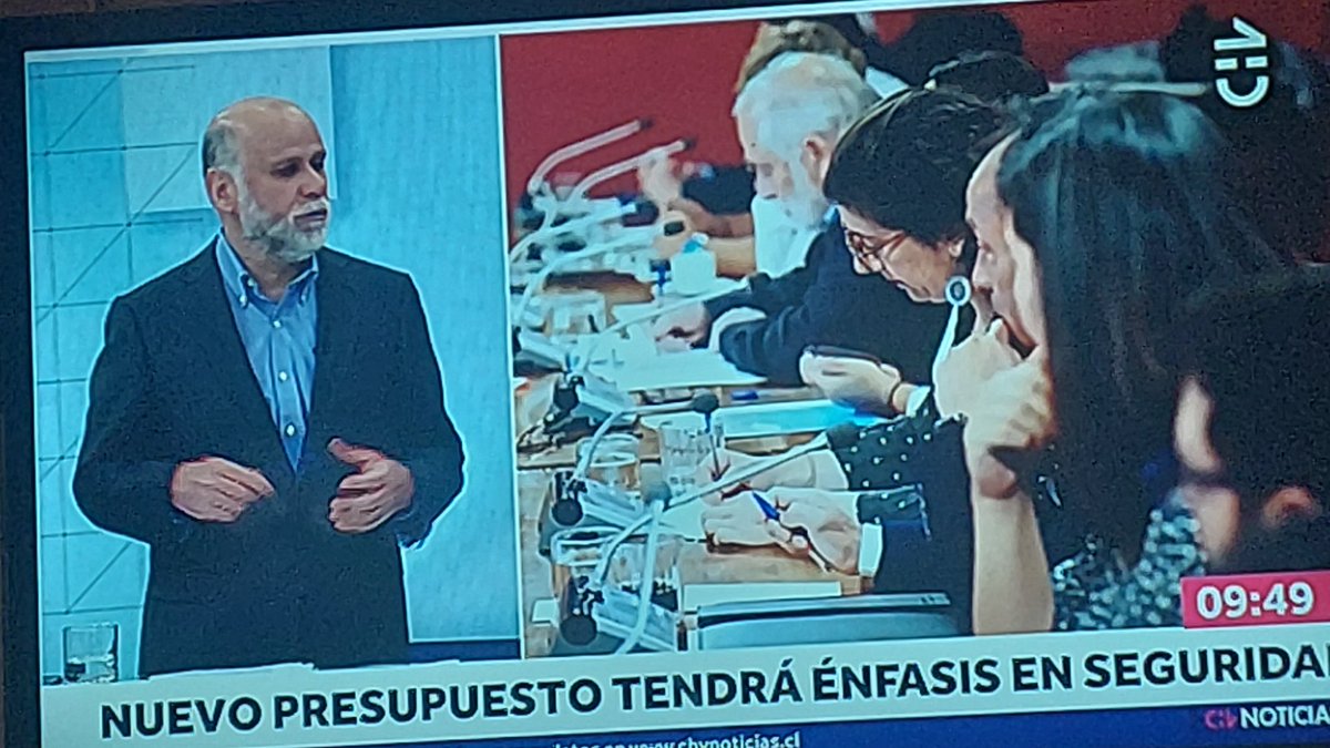 Patriotafeliz52's tweet image. Esto es una manga de inoperantes .
Mesa llena de gente #INCAPAZ de #RESCATAR A mi Patria de la locura de inseguridad,  delincuentes,  fronteras  cerradas,  salud, educación 
#DESASTRE
#ChileEstaDeLuto 
#yo_voto_domingo 
#el_6_es_MIO